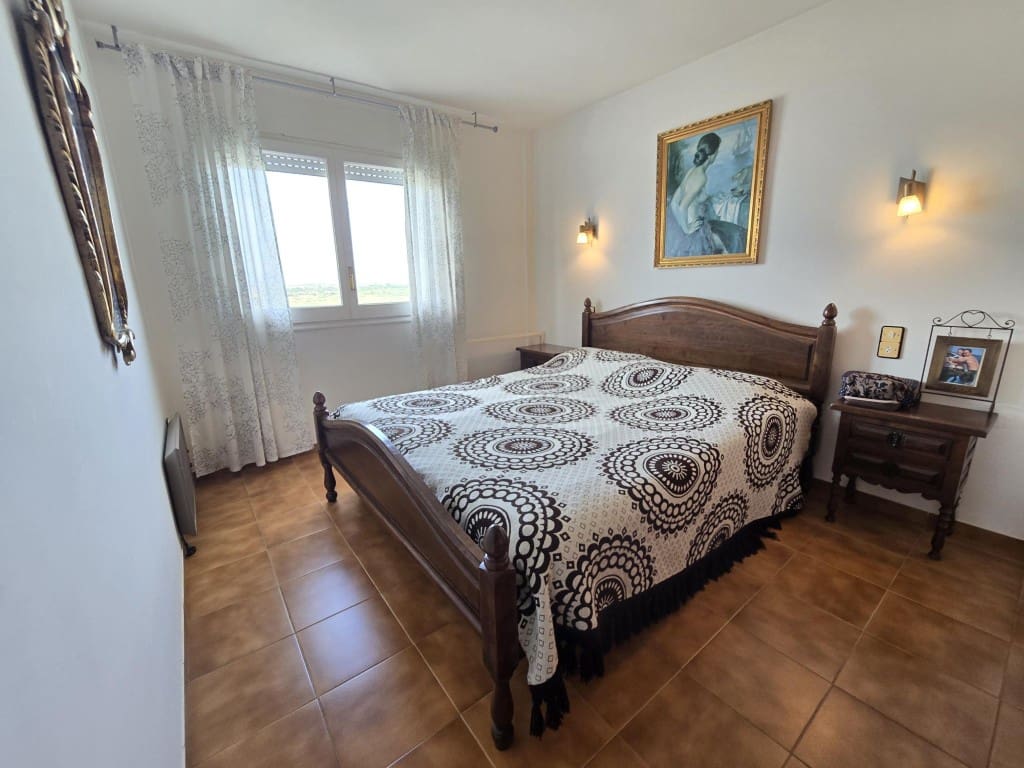 2 bedroom Beach Apartment for sale in Roses - € 420,000 (Ref: 9829441)