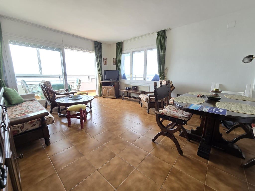 2 bedroom Beach Apartment for sale in Roses - € 420,000 (Ref: 9829441)