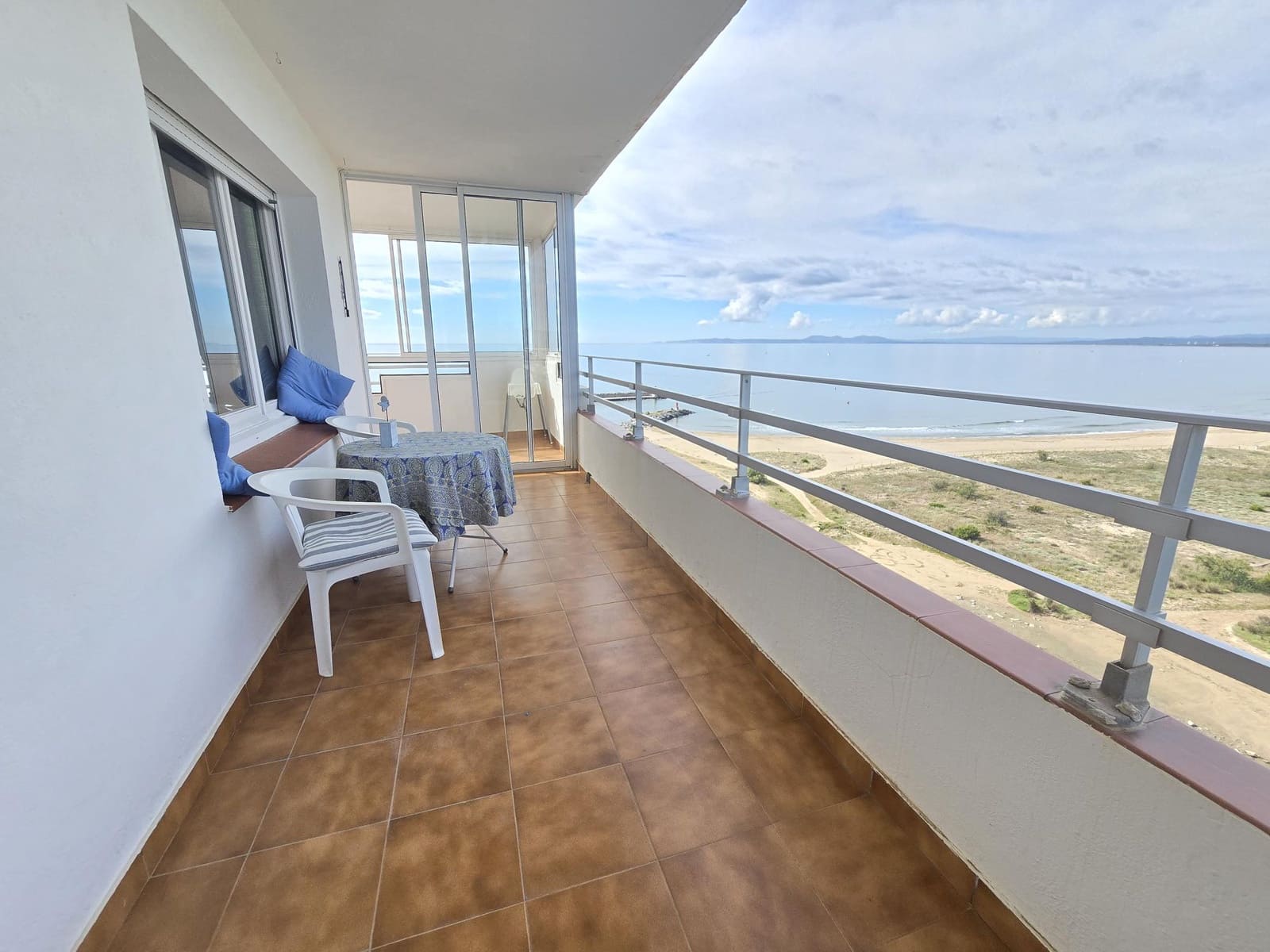 2 bedroom Beach Apartment for sale in Roses - € 420,000 (Ref: 9829441)
