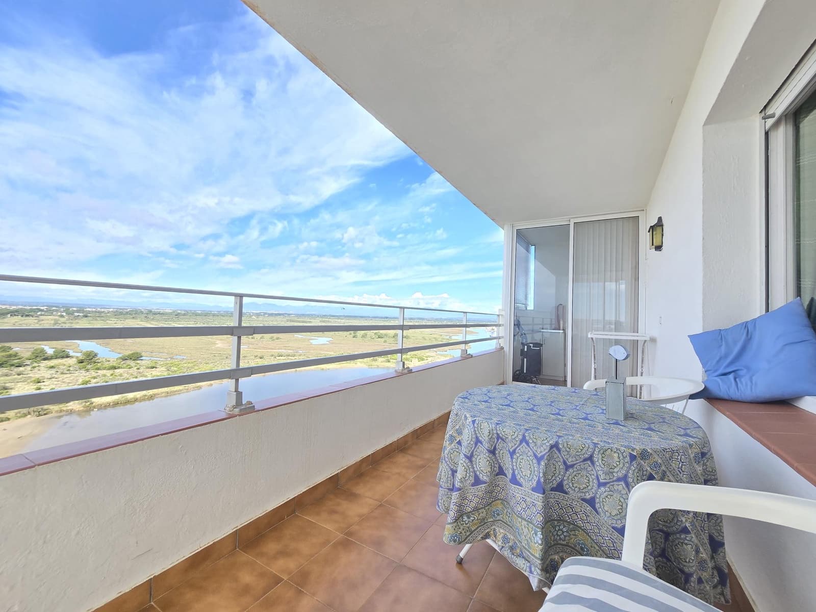 2 bedroom Beach Apartment for sale in Roses - € 420,000 (Ref: 9829441)