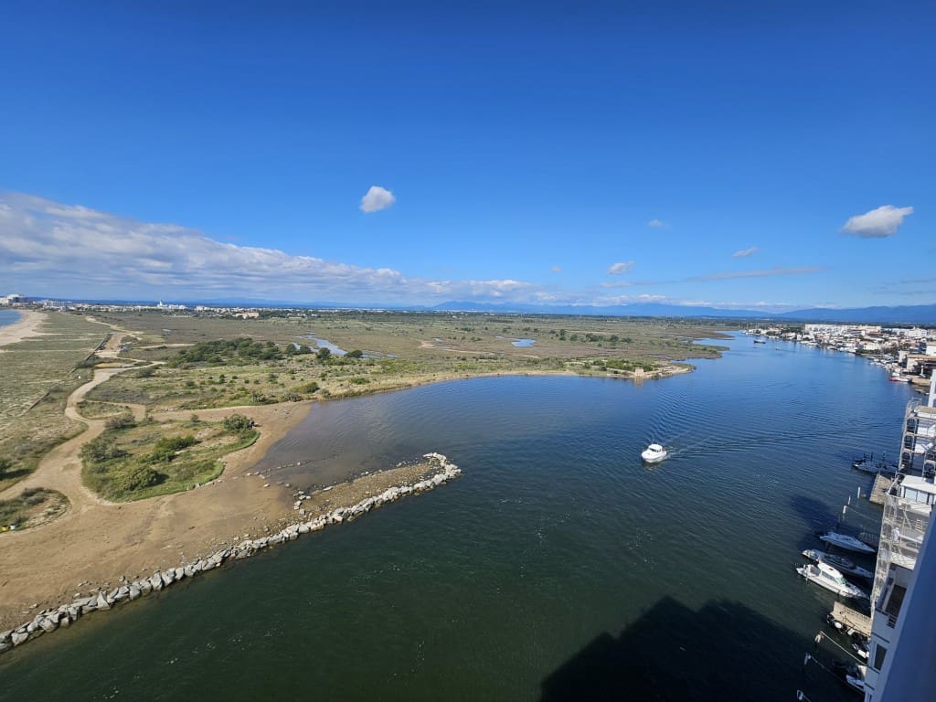 2 bedroom Beach Apartment for sale in Roses - € 420,000 (Ref: 9829441)