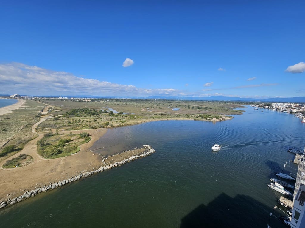 2 bedroom Beach Apartment for sale in Roses - € 420,000 (Ref: 9829441)