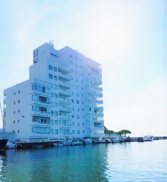 2 bedroom Beach Apartment for sale in Roses - € 420,000 (Ref: 9829441)