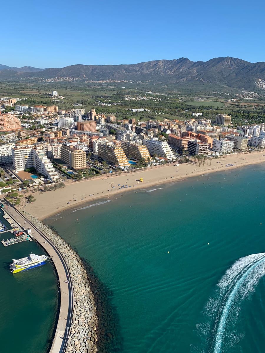 2 bedroom Beach Apartment for sale in Roses - € 420,000 (Ref: 9829441)