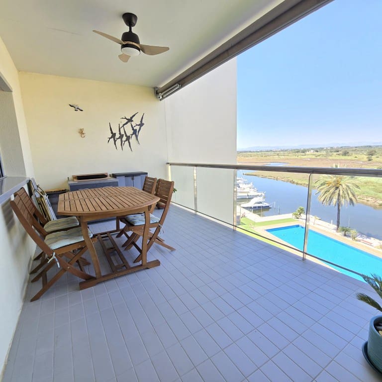 2 bedroom Apartment for sale in Roses with pool - € 279,000 (Ref: 9862423)