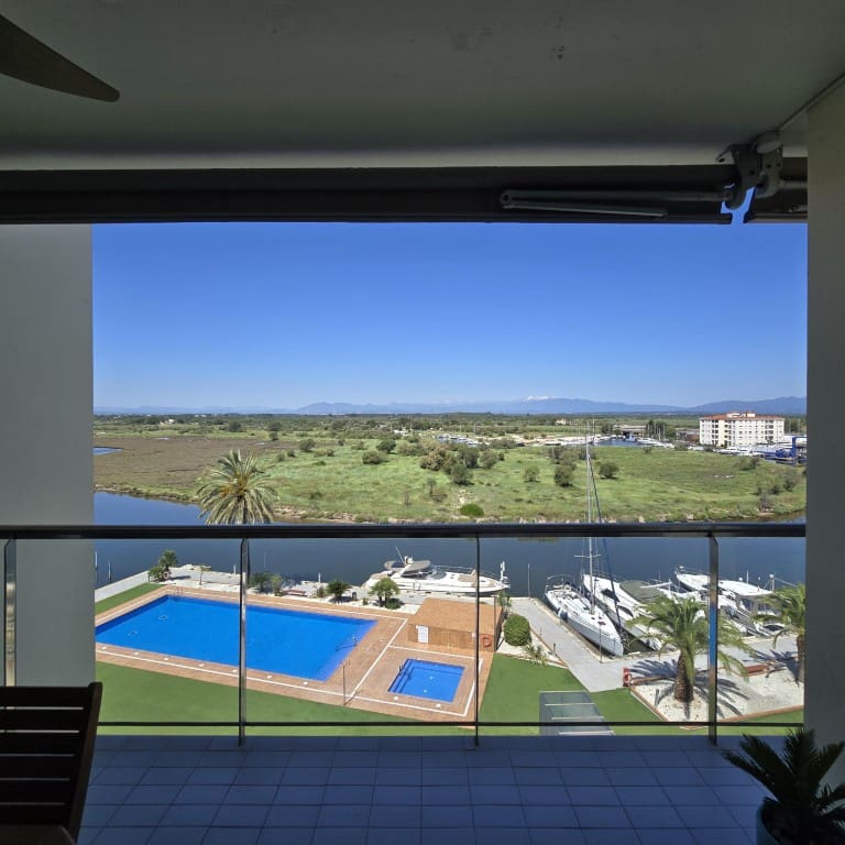 2 bedroom Apartment for sale in Roses with pool - € 279,000 (Ref: 9862423)