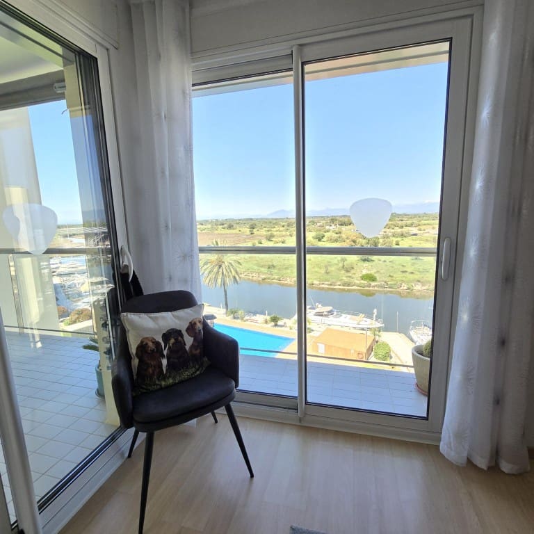 2 bedroom Apartment for sale in Roses with pool - € 279,000 (Ref: 9862423)