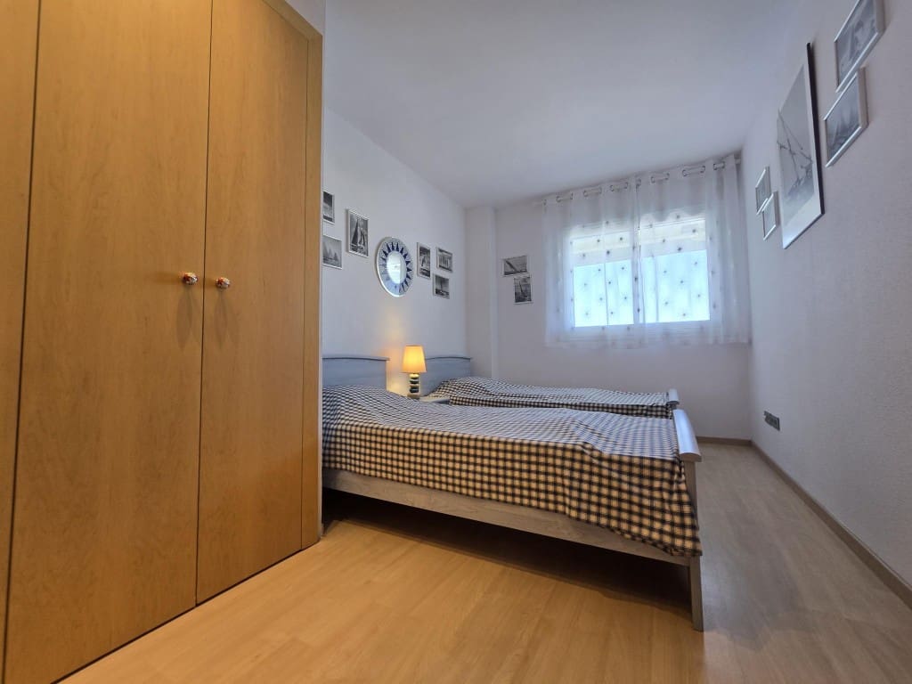 2 bedroom Apartment for sale in Roses with pool - € 279,000 (Ref: 9862423)