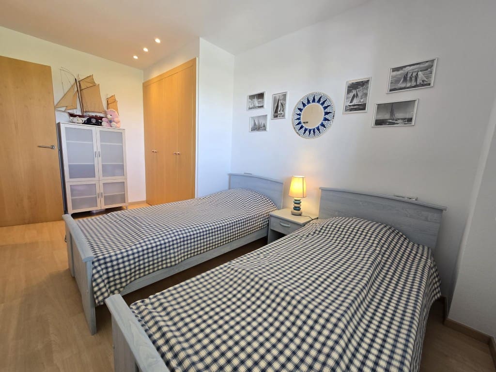 2 bedroom Apartment for sale in Roses with pool - € 279,000 (Ref: 9862423)
