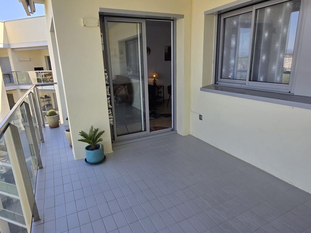 2 bedroom Apartment for sale in Roses with pool - € 279,000 (Ref: 9862423)