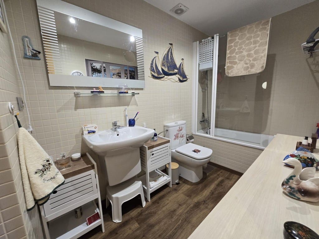 2 bedroom Apartment for sale in Roses with pool - € 279,000 (Ref: 9862423)
