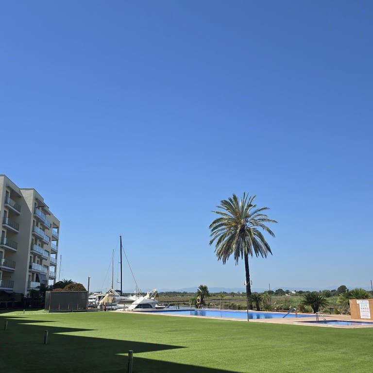 2 sovrum Lägenhet till salu i Roses med pool - 279 000 € (Ref: 9862423)
