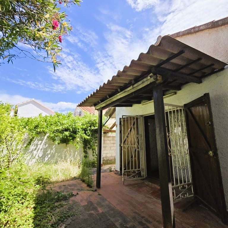 2 sovrum Hus till salu i Roses med pool - 140 000 € (Ref: 9890906)
