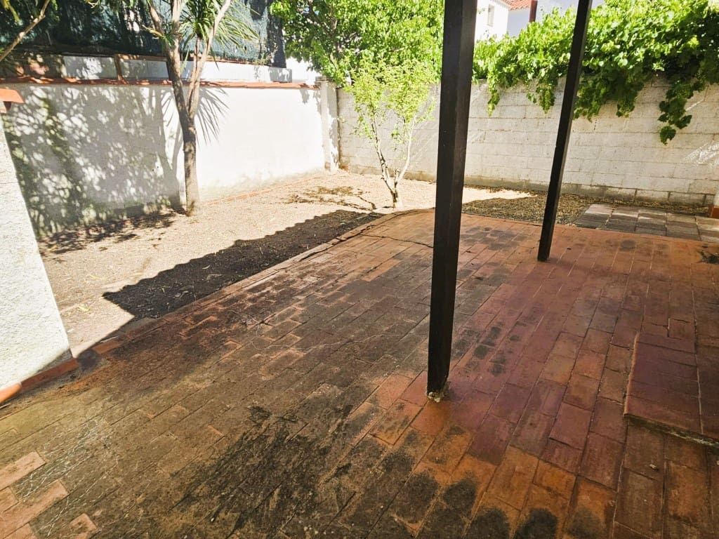 2 bedroom Townhouse for sale in Roses with pool - € 140,000 (Ref: 9890906)