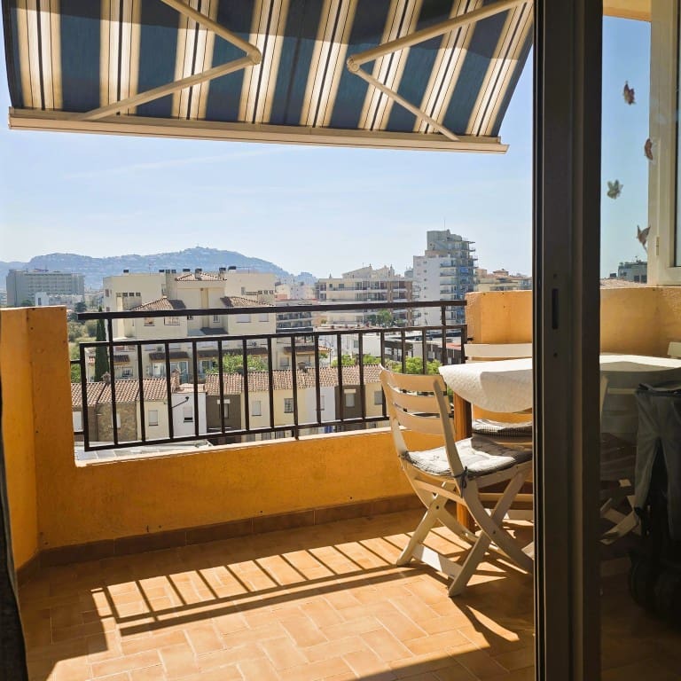 1 bedroom Beach Apartment for sale in Roses with garage - € 125,000 (Ref: 9929749)