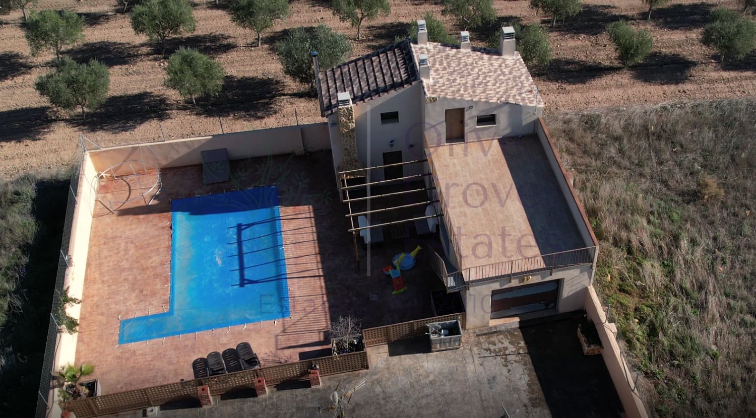 3 bedroom Villa for sale in Caudete with pool garage - € 275,000 (Ref: 6769169)