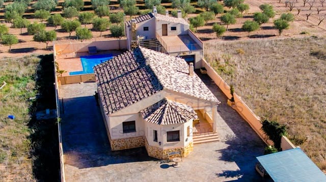 3 sovrum Villa till salu i Caudete med pool garage - 275 000 € (Ref: 6769169)