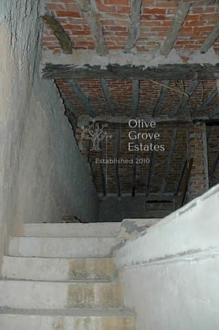 4 bedroom Townhouse for sale in Caudete - € 35,000 (Ref: 6769170)