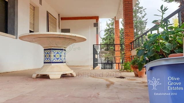 5 bedroom Villa for sale in Caudete with pool garage - € 189,995 (Ref: 6769177)