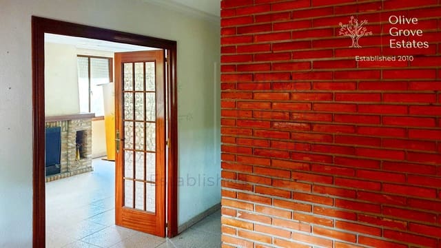 5 bedroom Villa for sale in Caudete with pool garage - € 189,995 (Ref: 6769177)