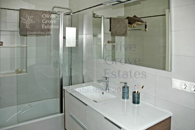 4 bedroom Villa for sale in Caudete with pool garage - € 395,000 (Ref: 6769182)