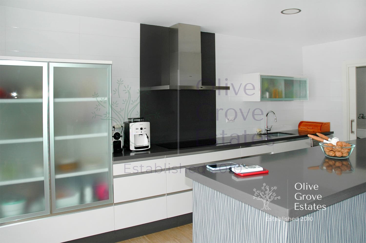 4 bedroom Villa for sale in Caudete with pool garage - € 395,000 (Ref: 6769182)