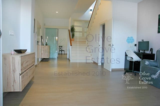 4 bedroom Villa for sale in Caudete with pool garage - € 395,000 (Ref: 6769182)
