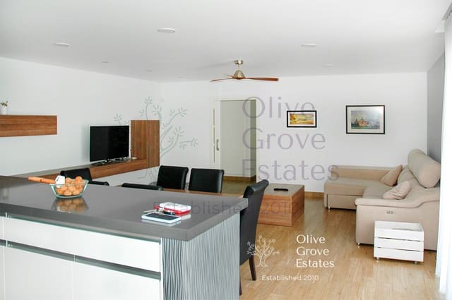 4 bedroom Villa for sale in Caudete with pool garage - € 395,000 (Ref: 6769182)
