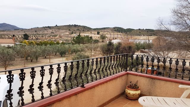 4 bedroom Villa for sale in Caudete with garage - € 370,000 (Ref: 6769193)