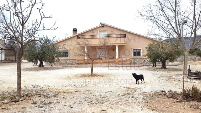 4 bedroom Villa for sale in Caudete with garage - € 370,000 (Ref: 6769193)