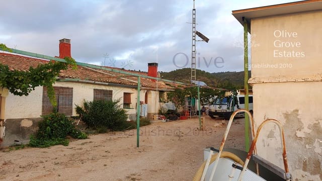 Finca/Casa Rural de 5 habitaciones en Caudete en venta - 1.300.000 € (Ref: 6769207)