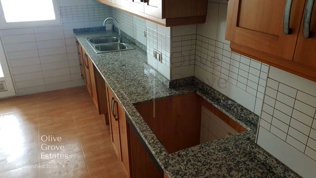 3 makuuhuone Asunto myytävänä paikassa Caudete mukana 
autotalli - 74 995 € (Ref: 6769209)