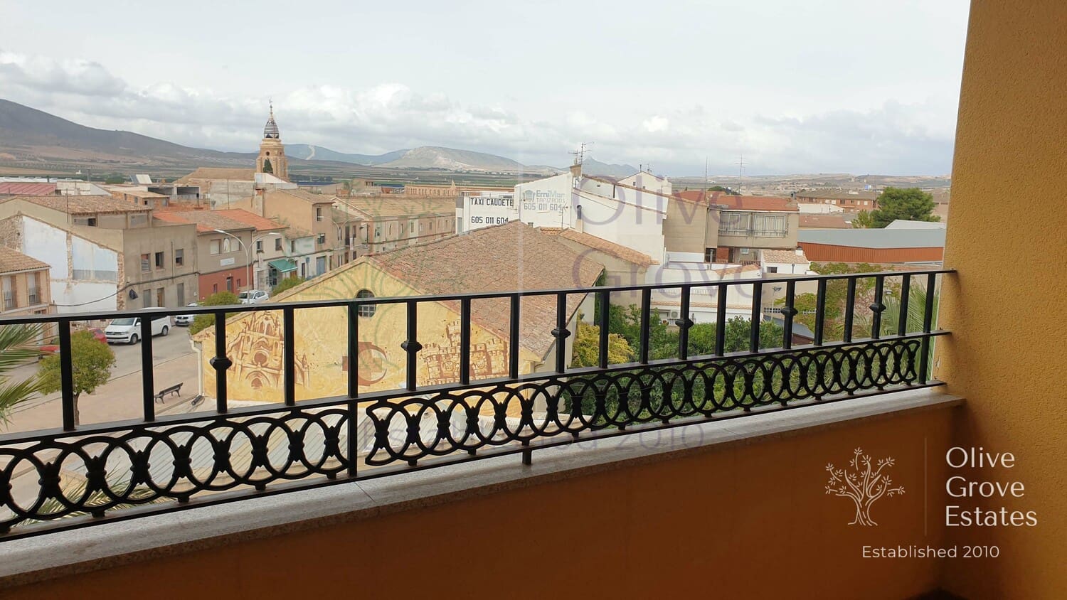 3 makuuhuone Asunto myytävänä paikassa Caudete mukana 
autotalli - 74 995 € (Ref: 6769209)