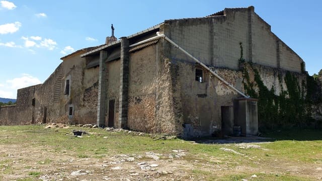 11 bedroom Townhouse for sale in El Camp de Mirra - € 249,995 (Ref: 6834671)