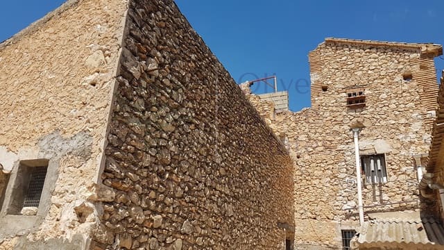 11 bedroom Townhouse for sale in El Camp de Mirra - € 249,995 (Ref: 6834671)