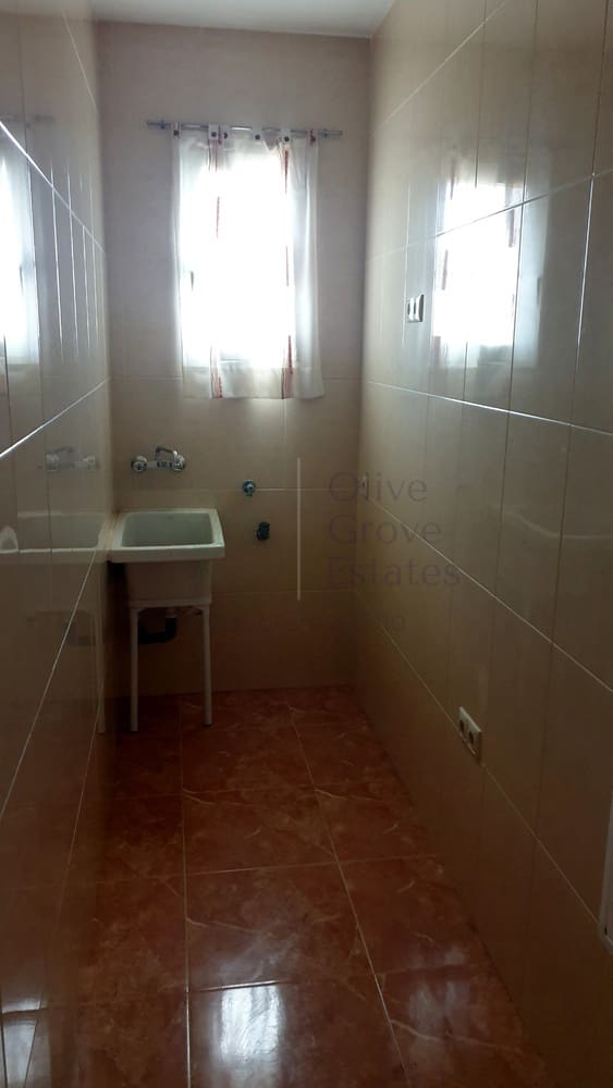 5 bedroom Villa for sale in Caudete with garage - € 224,995 (Ref: 6874187)