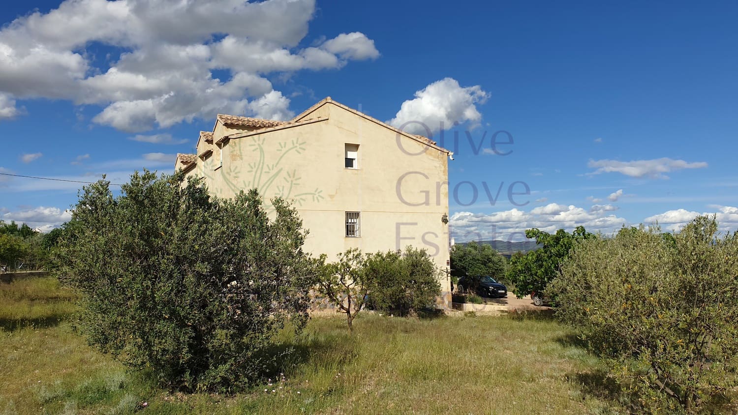 5 bedroom Villa for sale in Caudete with garage - € 224,995 (Ref: 6874187)