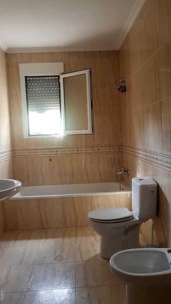 5 bedroom Villa for sale in Caudete with garage - € 224,995 (Ref: 6874187)