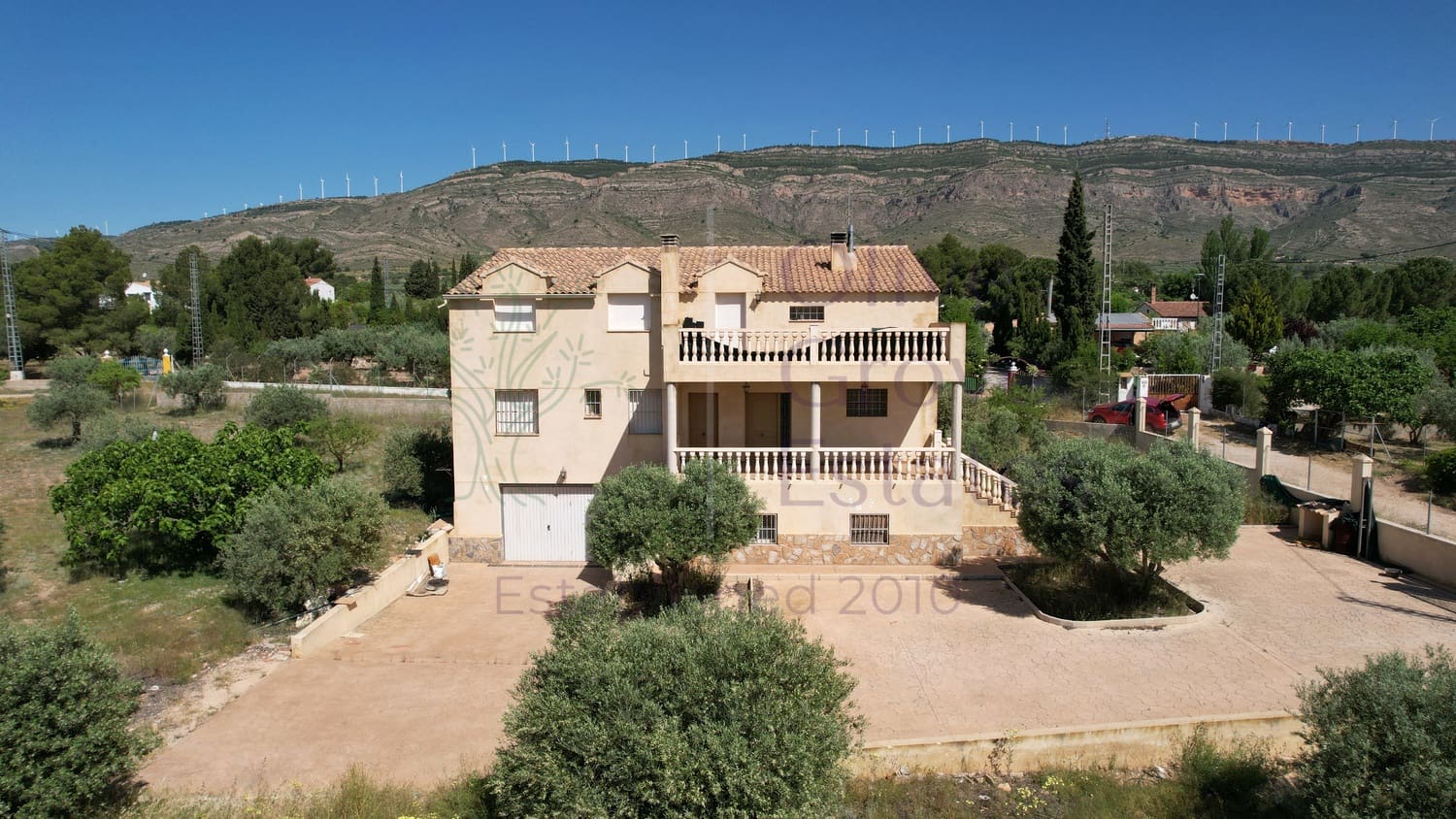 5 bedroom Villa for sale in Caudete with garage - € 224,995 (Ref: 6874187)