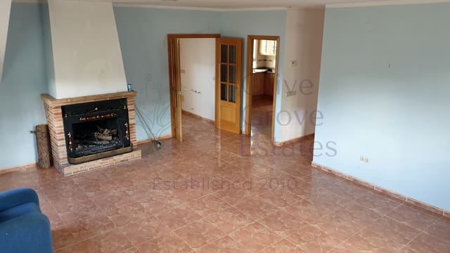 5 bedroom Villa for sale in Caudete with garage - € 224,995 (Ref: 6874187)