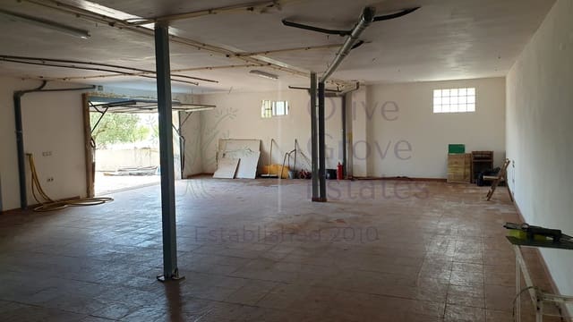 5 bedroom Villa for sale in Caudete with garage - € 224,995 (Ref: 6874187)