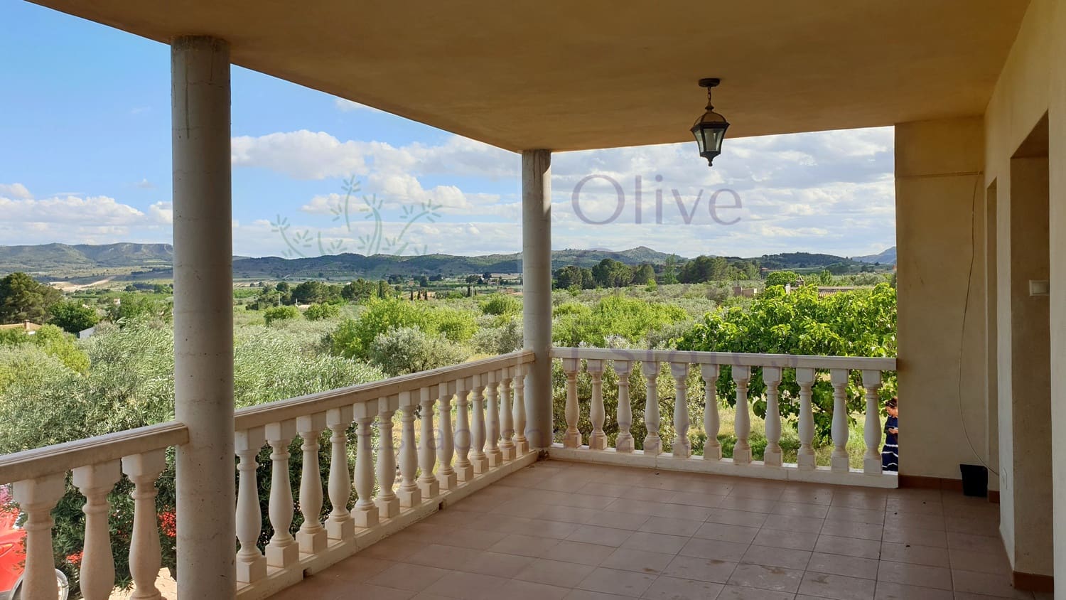 5 bedroom Villa for sale in Caudete with garage - € 224,995 (Ref: 6874187)