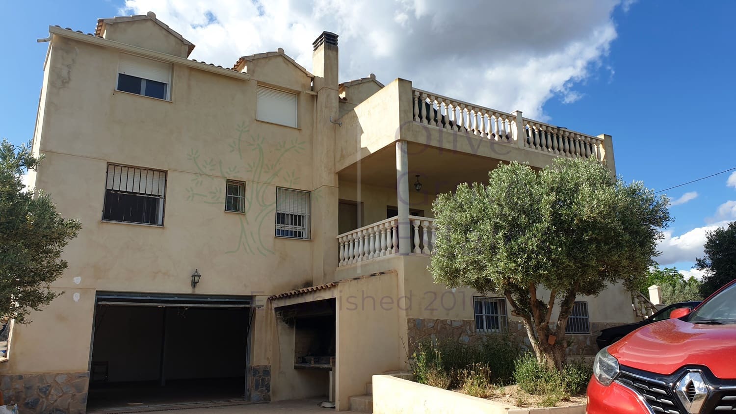 5 bedroom Villa for sale in Caudete with garage - € 224,995 (Ref: 6874187)