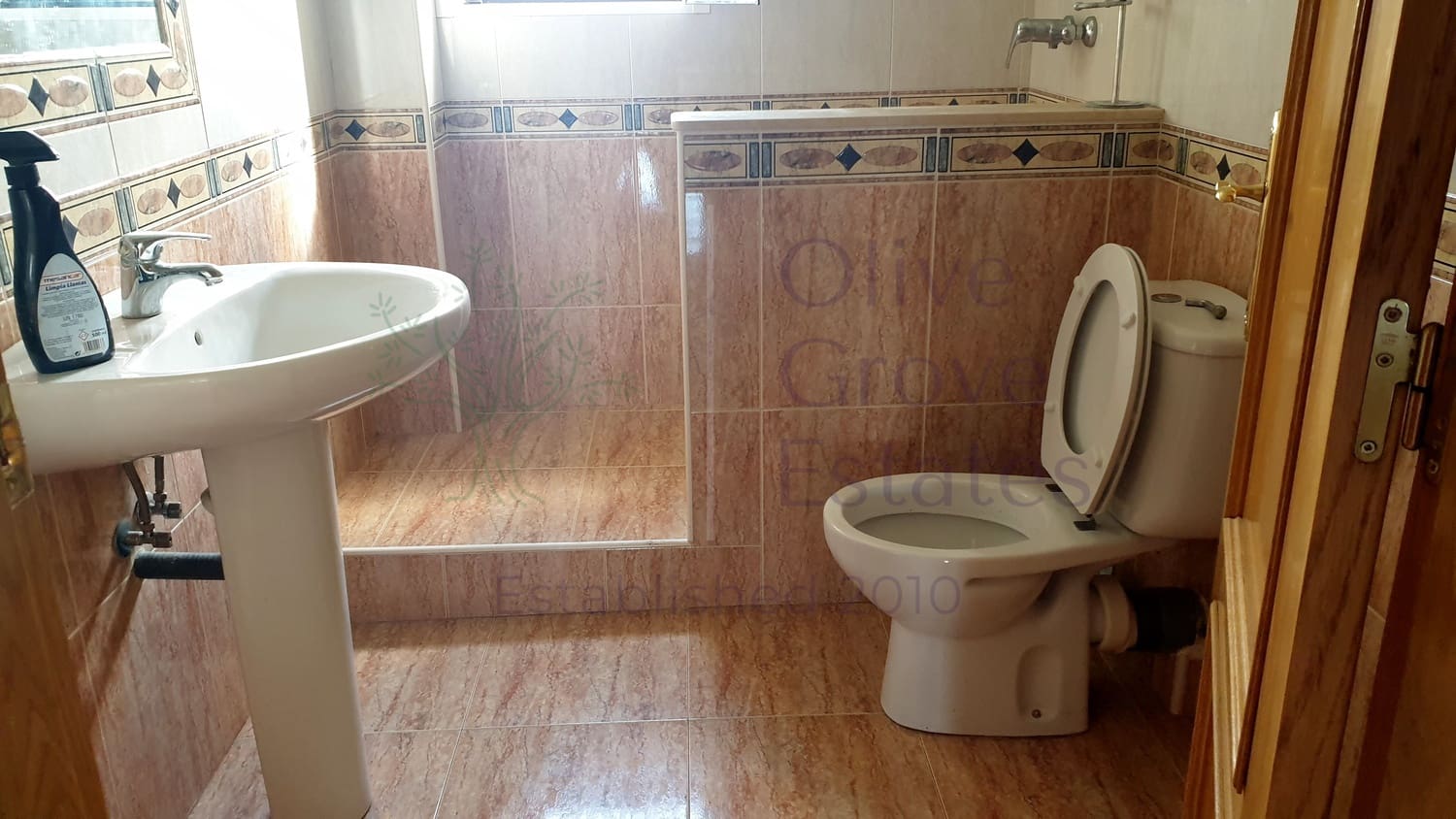 5 bedroom Villa for sale in Caudete with garage - € 224,995 (Ref: 6874187)