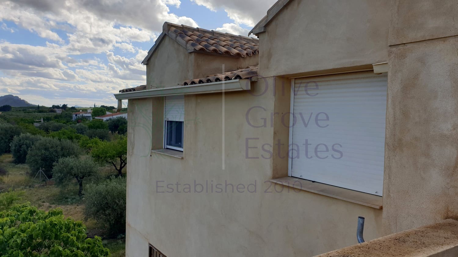 5 bedroom Villa for sale in Caudete with garage - € 224,995 (Ref: 6874187)