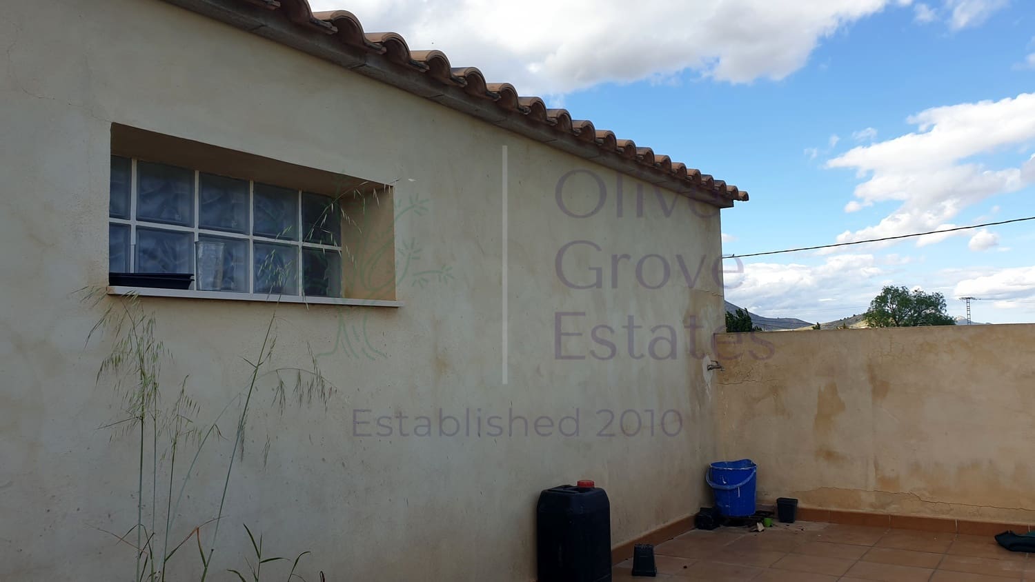 5 bedroom Villa for sale in Caudete with garage - € 224,995 (Ref: 6874187)