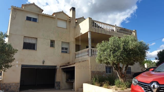 5 bedroom Villa for sale in Caudete with garage - € 224,995 (Ref: 6874187)