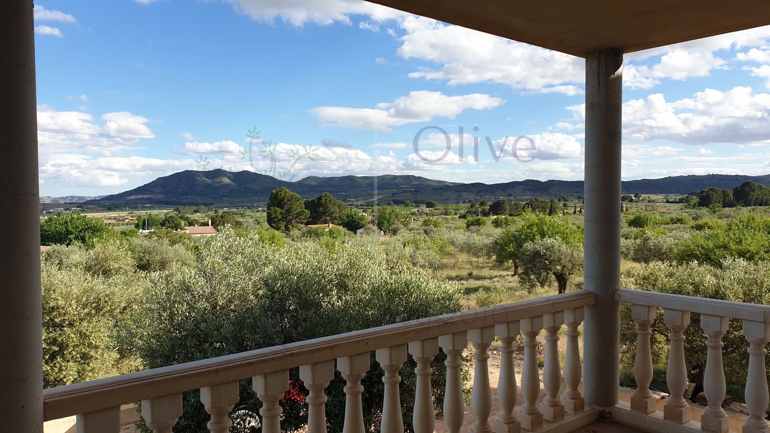 5 bedroom Villa for sale in Caudete with garage - € 224,995 (Ref: 6874187)