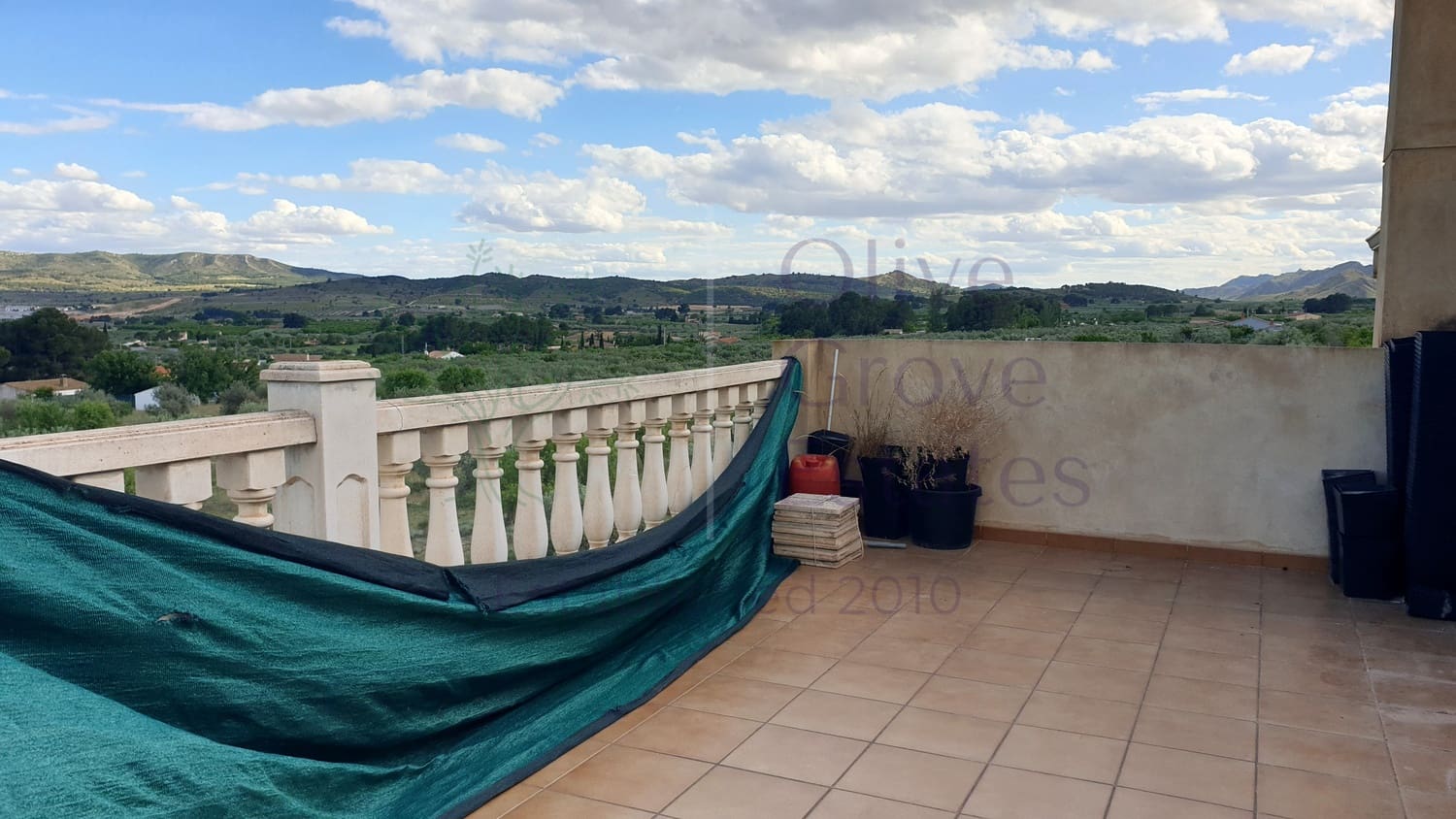 5 bedroom Villa for sale in Caudete with garage - € 224,995 (Ref: 6874187)