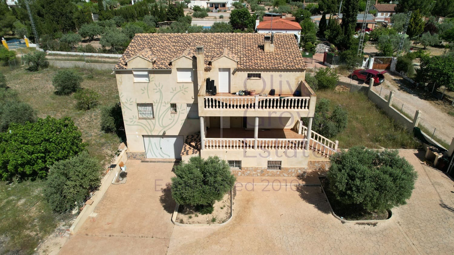 5 bedroom Villa for sale in Caudete with garage - € 224,995 (Ref: 6874187)